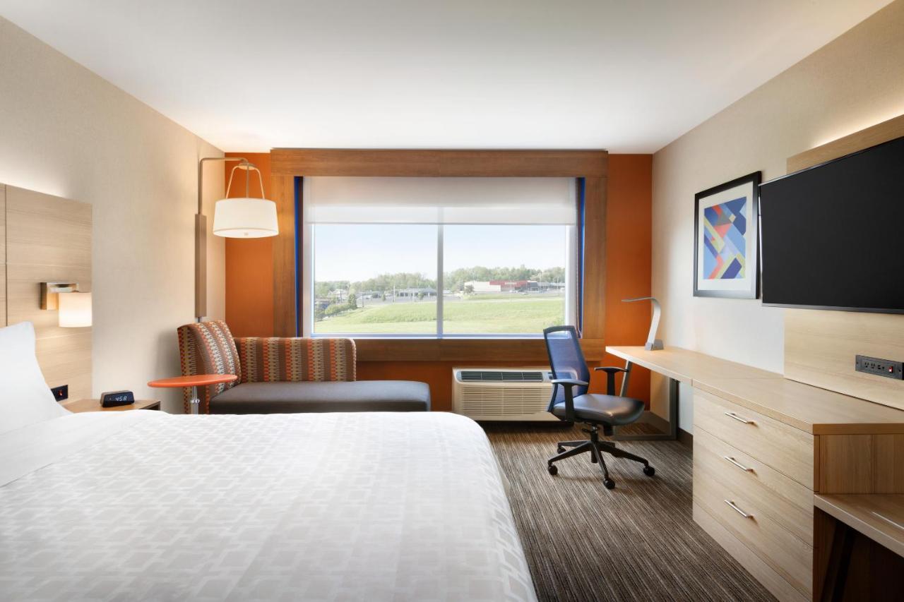 Holiday Inn Express & Suites - Milwaukee West Allis By Ihg Bagian luar foto