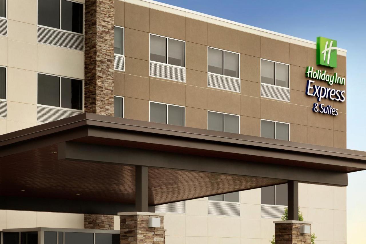 Holiday Inn Express & Suites - Milwaukee West Allis By Ihg Bagian luar foto
