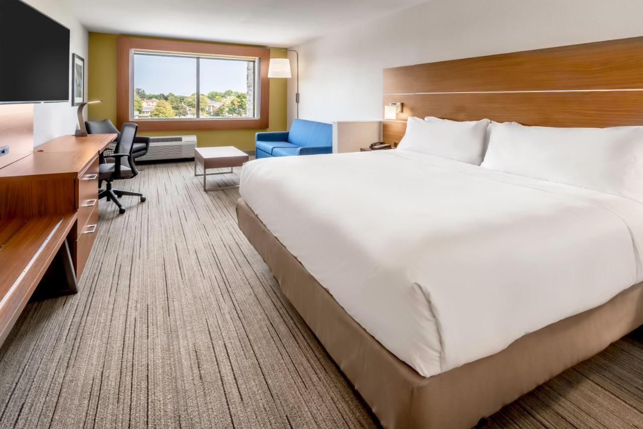 Holiday Inn Express & Suites - Milwaukee West Allis By Ihg Bagian luar foto