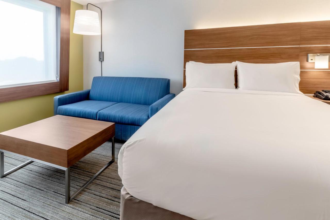 Holiday Inn Express & Suites - Milwaukee West Allis By Ihg Bagian luar foto