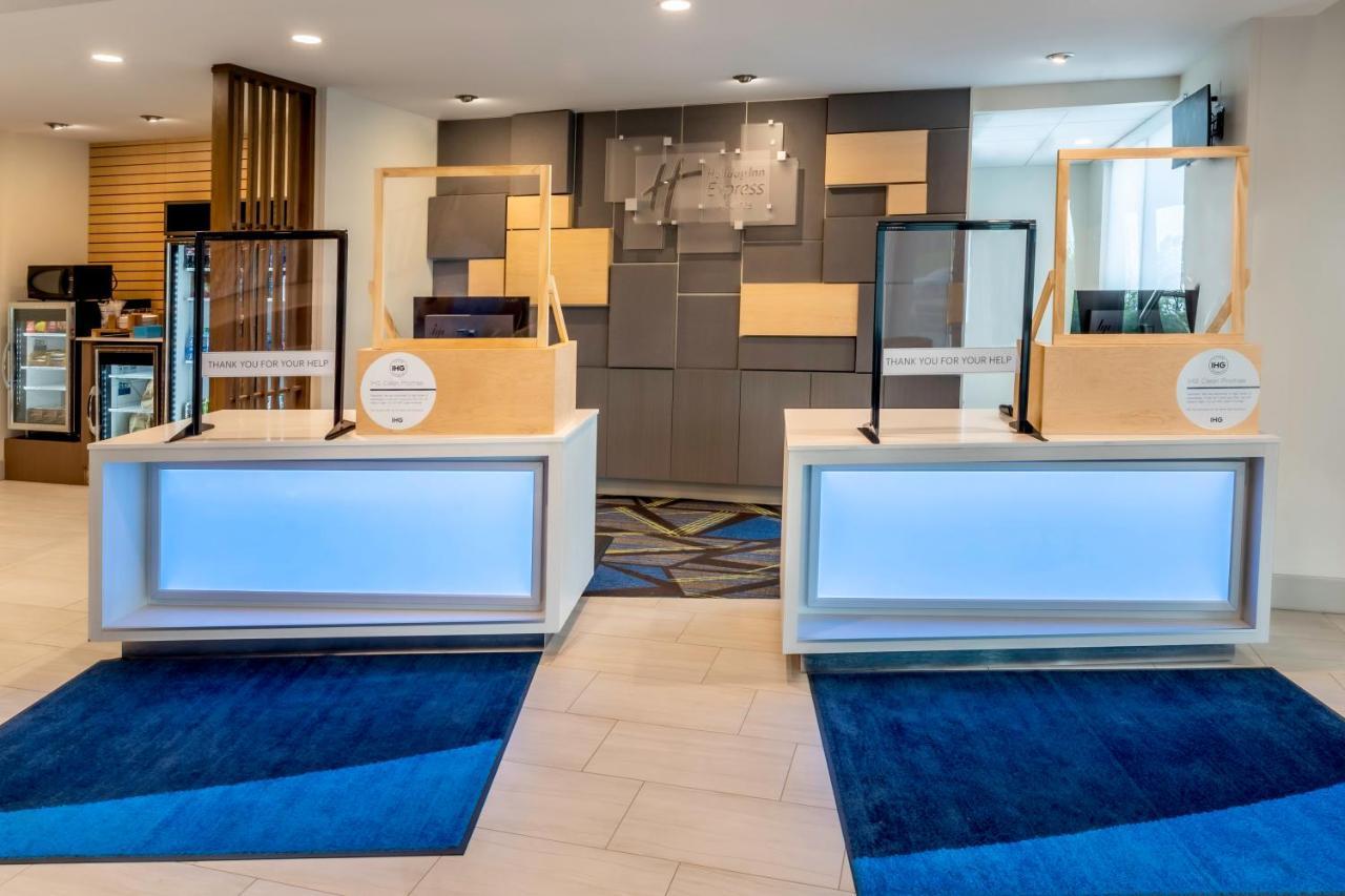 Holiday Inn Express & Suites - Milwaukee West Allis By Ihg Bagian luar foto