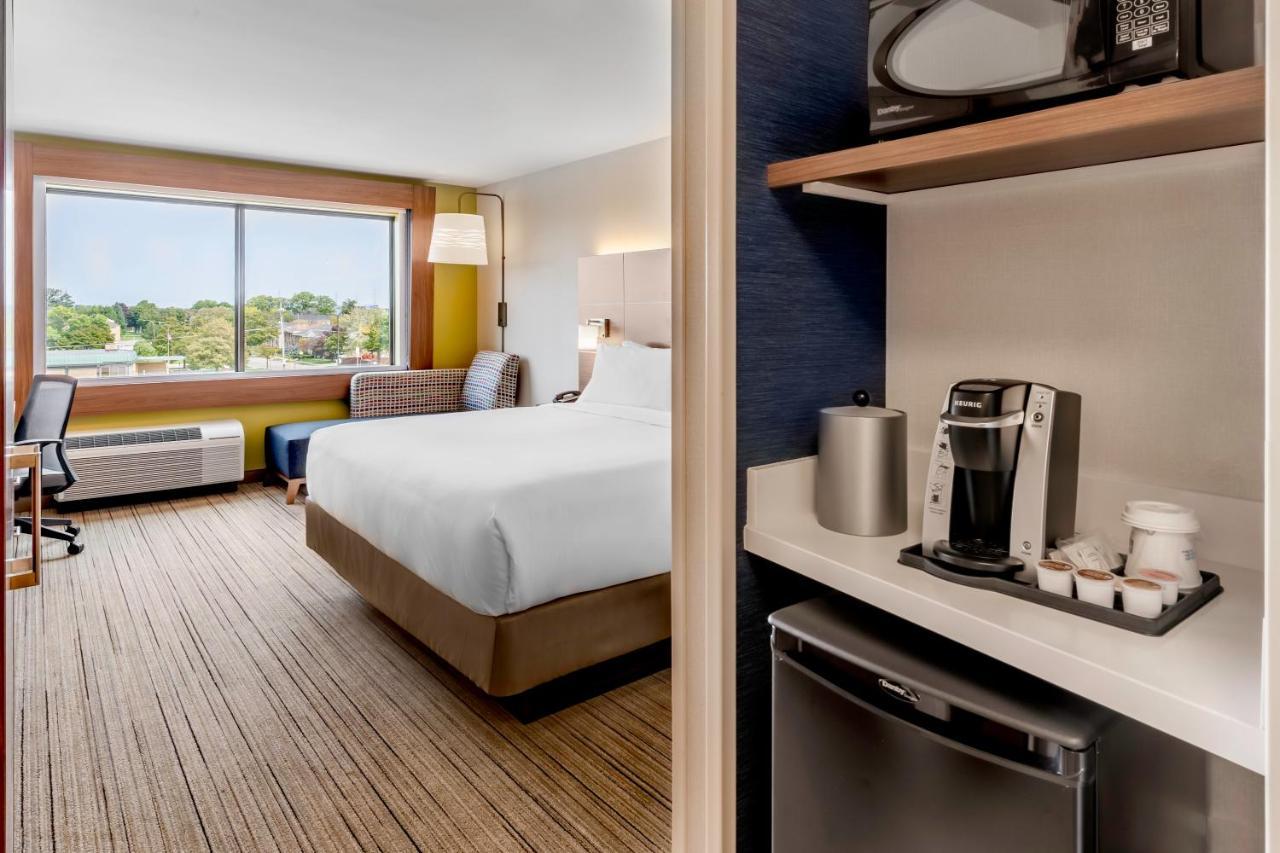 Holiday Inn Express & Suites - Milwaukee West Allis By Ihg Bagian luar foto