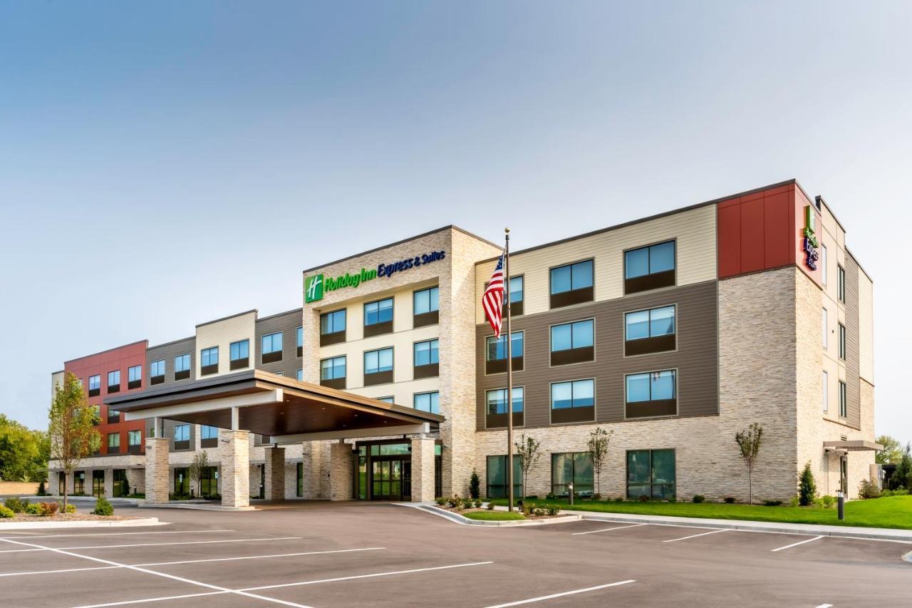 Holiday Inn Express & Suites - Milwaukee West Allis By Ihg Bagian luar foto