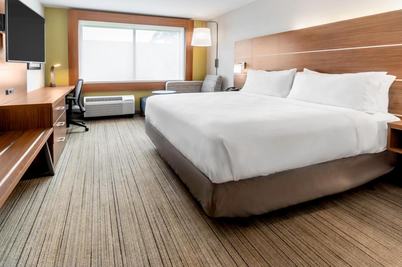 Holiday Inn Express & Suites - Milwaukee West Allis By Ihg Bagian luar foto