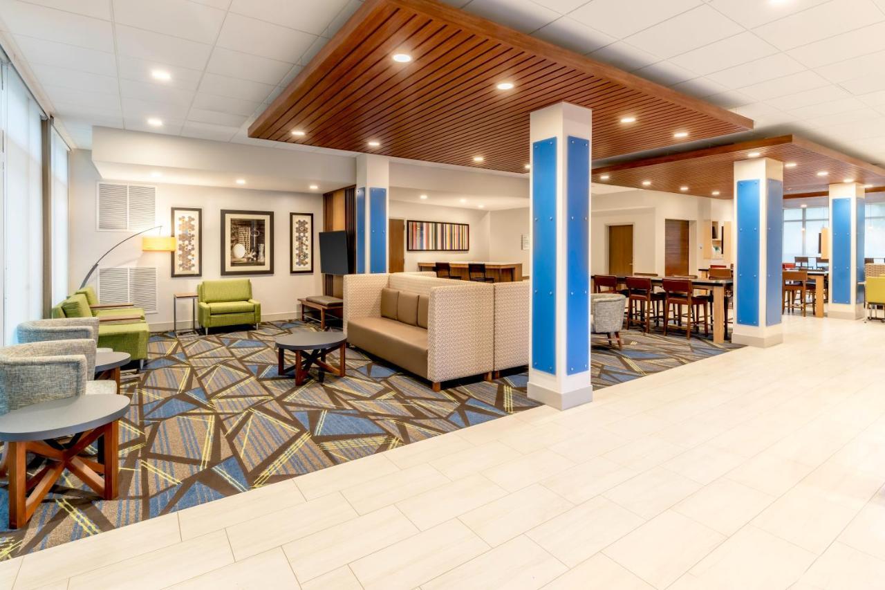 Holiday Inn Express & Suites - Milwaukee West Allis By Ihg Bagian luar foto