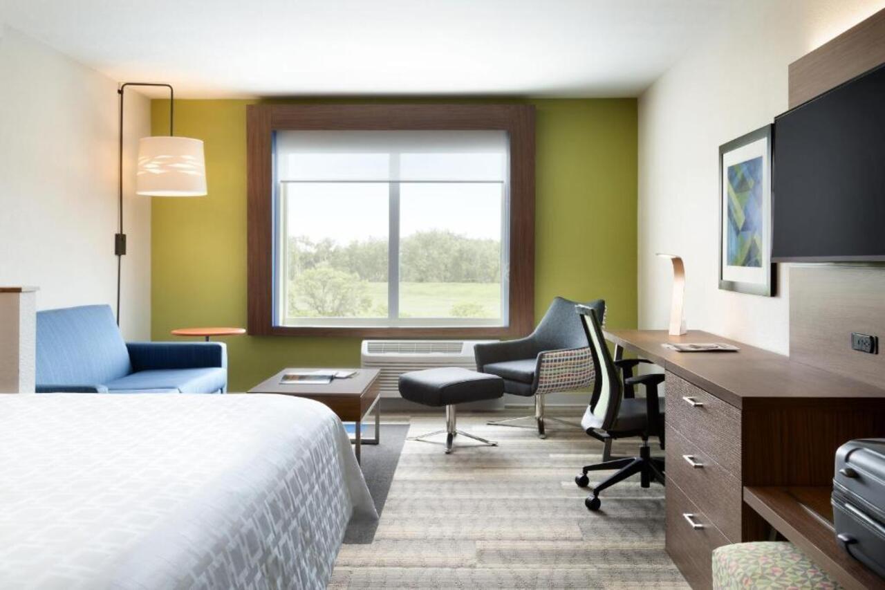 Holiday Inn Express & Suites - Milwaukee West Allis By Ihg Bagian luar foto
