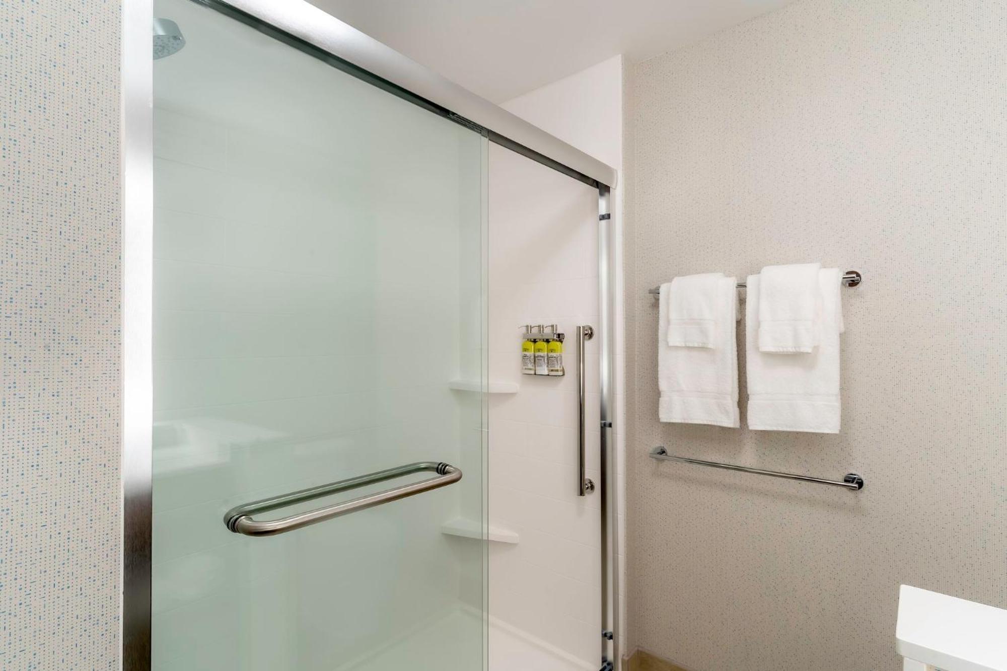 Holiday Inn Express & Suites - Milwaukee West Allis By Ihg Bagian luar foto